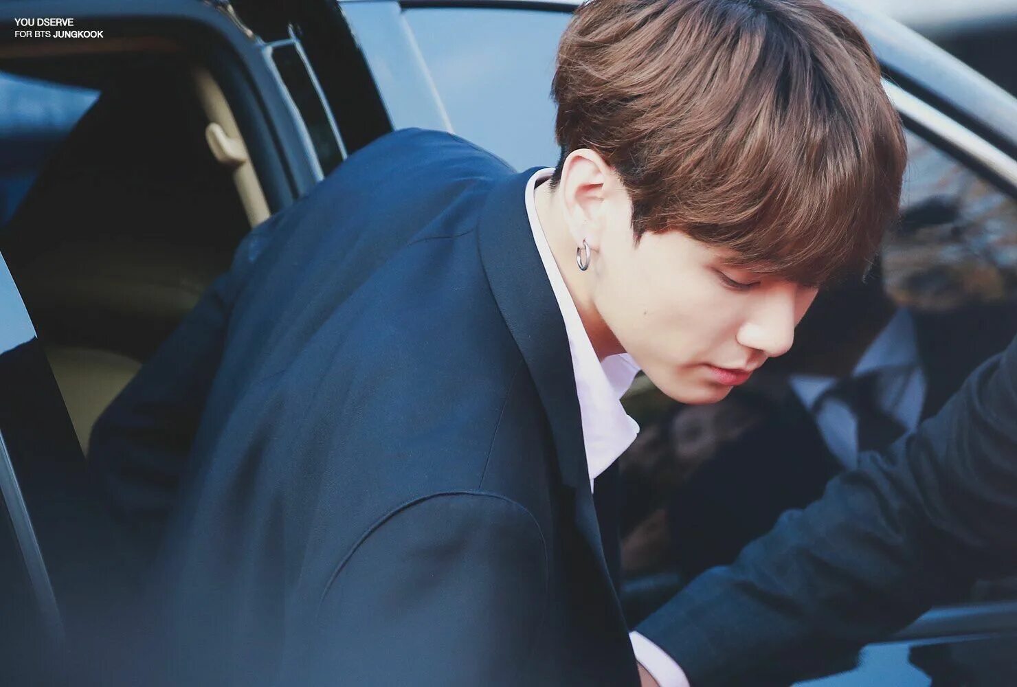 Чонгук альфа. Чимин с сигаретой. Чонгук из бтс. Bts чонгук в водолазке. Эстетика чимин с тату.