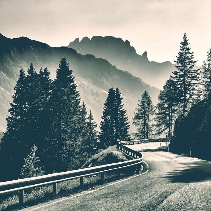 Слушать дорога в горы. Фотообои дорога. фотообои дорога в горы. фон горы дорога. горная дорога на фоне италии.