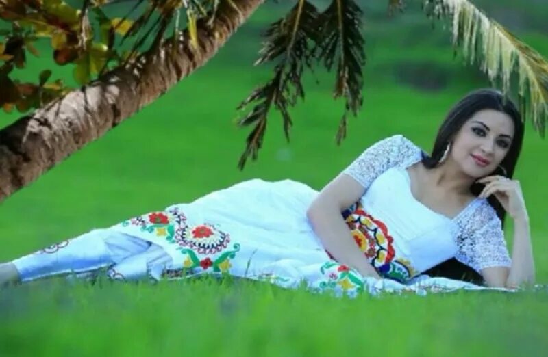 Zulaykho mahmadshoeva. Акси ралик репери точик. Куртаи чакан хуршед сатторов. Песня точикистон. Картинка духтари точикистон.