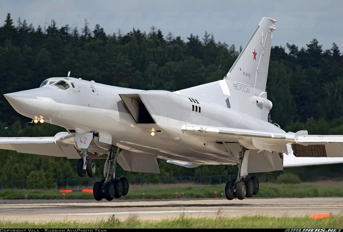 Самолёт ту-22м3 габариты. Ту-22м3. Ту-22м3 гефест. Стратегический бомбардировщик ту-22м3. Ту22м3 характеристики.