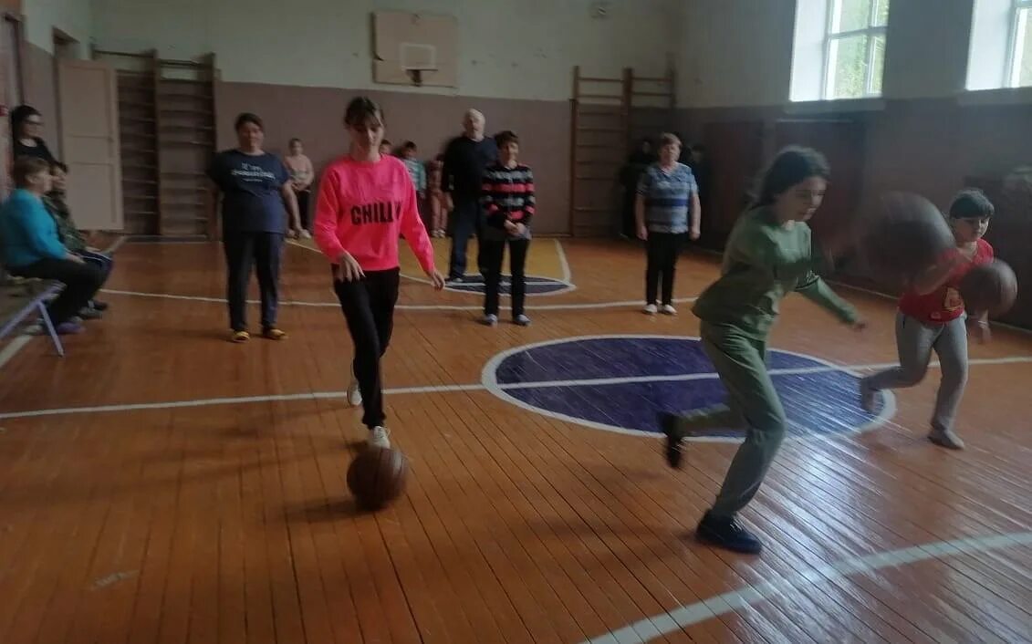 Спортивная семья. Спортивный праздник космоса в начальной школе. Мама папа я спортивная семья. День спорта.