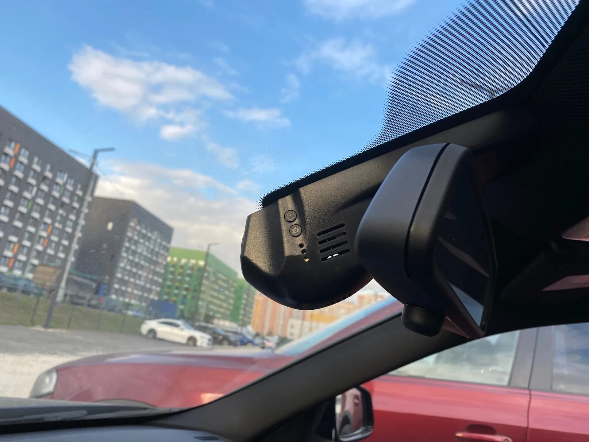 Регистратор на зеркало BMW f48. Установка видеорегистратора BMW f30. Авторегистратор в кожухе зеркала e39. Камера на зеркале БМВ Х 3 2018 год.