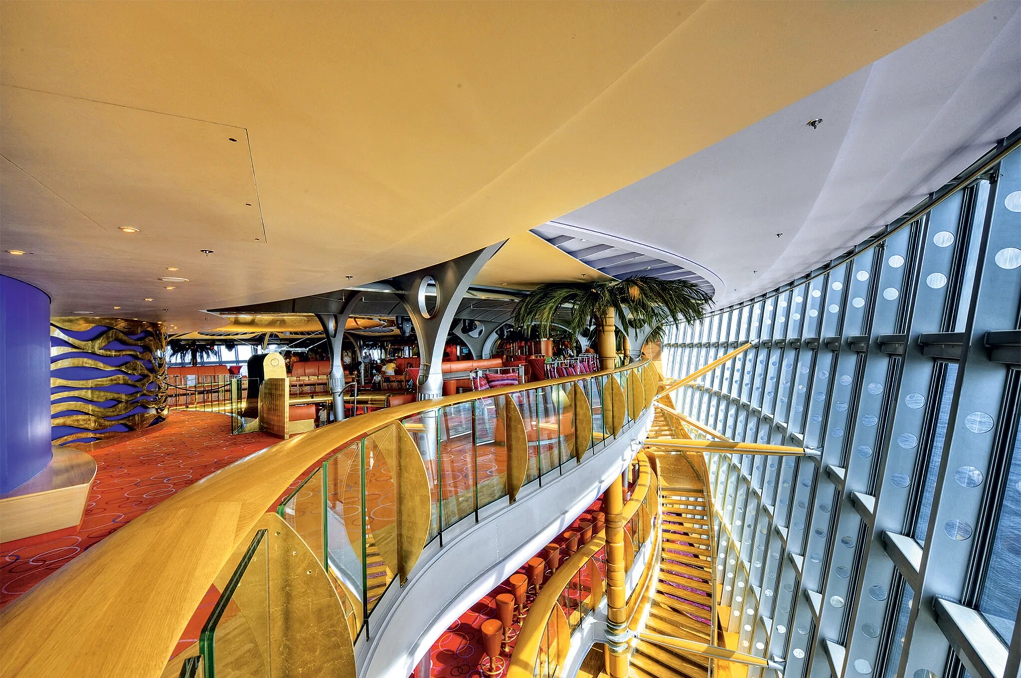 Venice simplon-orient express поезд. ривьера внутри. внутри подводной лодки наутилус. интерактивный музей «лунариум». фудтрак оборудование внутри.