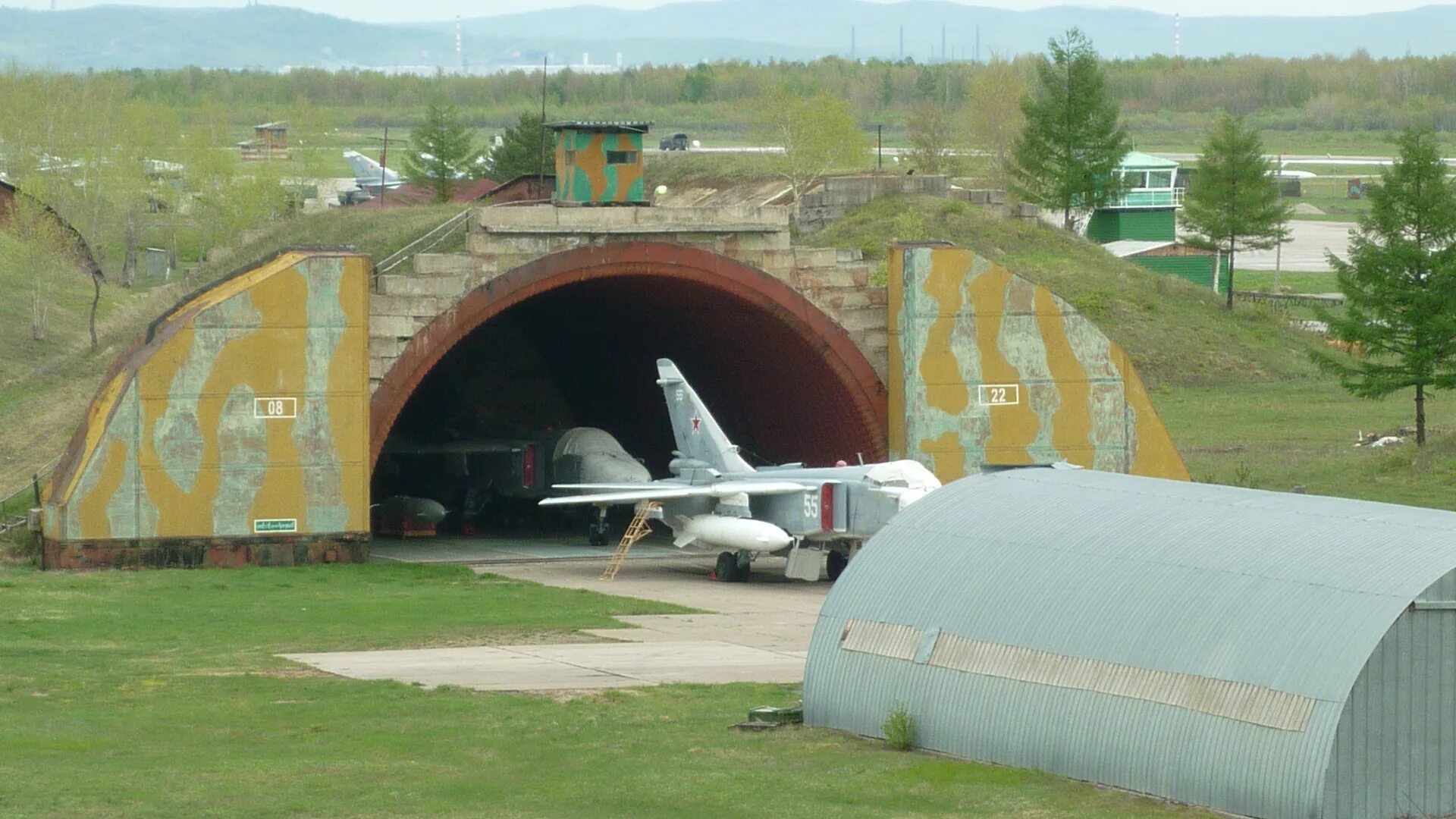 Бетонные укрытия в белгороде. Капониры Су-34. Су-27 в капонире. Аэродромные капониры. Арочные укрытия типа 2а/13.