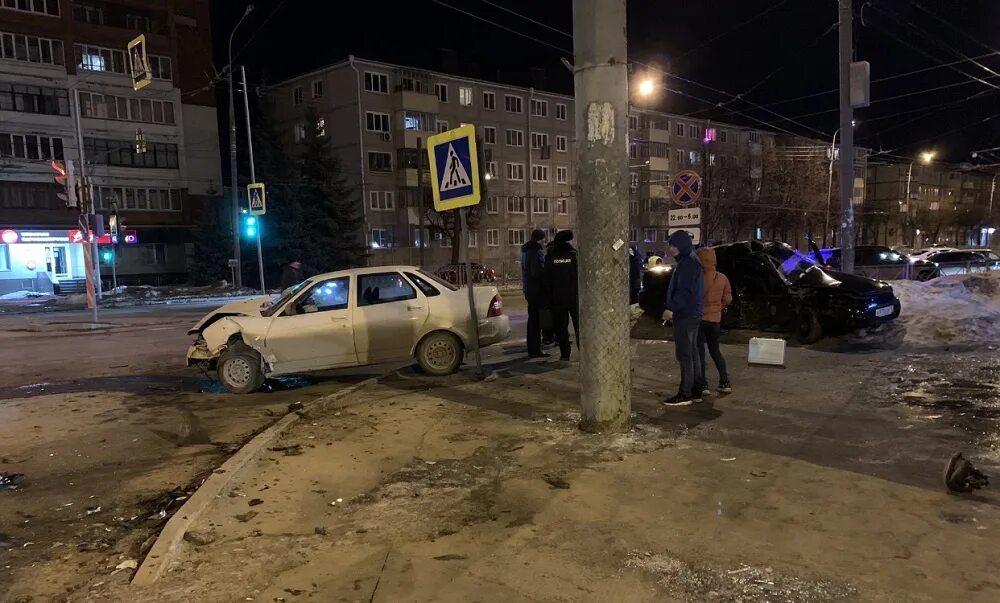 Теракт в йошкар оле. Авария Красноармейская Первомайская Йошкар Ола. Авария Первомайская Йошкар-Ола 27.10.2022. ДТП В Йошкар-Оле вчера на Красноармейской.