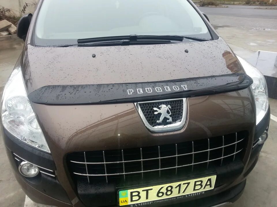 Капот пежо 3008. Дефлекторы на Peugeot 3008. Peugeot 3008 дефлектор капота. Мухобойка Пежо 3008. Дефлектор капота Peugeot 4008.