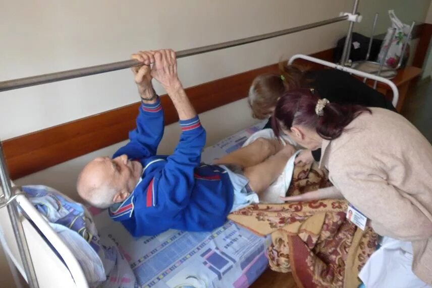 Врач издевается над пациенткой. Издевательство над ребенком медсестры. Издевательство над ребенком медсестры. Врач издевается над пациенткой. Издевается над врачом.