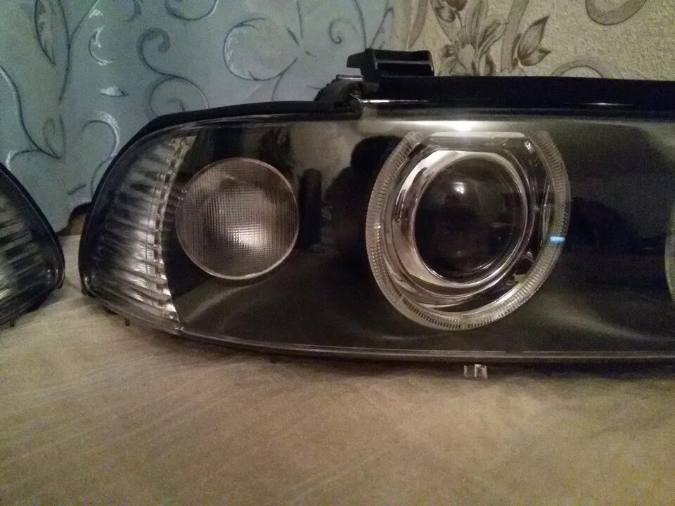 Фары линза led santa fe classic 1. Готов фар. Биксеноновые линзы киа спектра. B25d5104da фара мазда. Линзы в фары гольф 4.