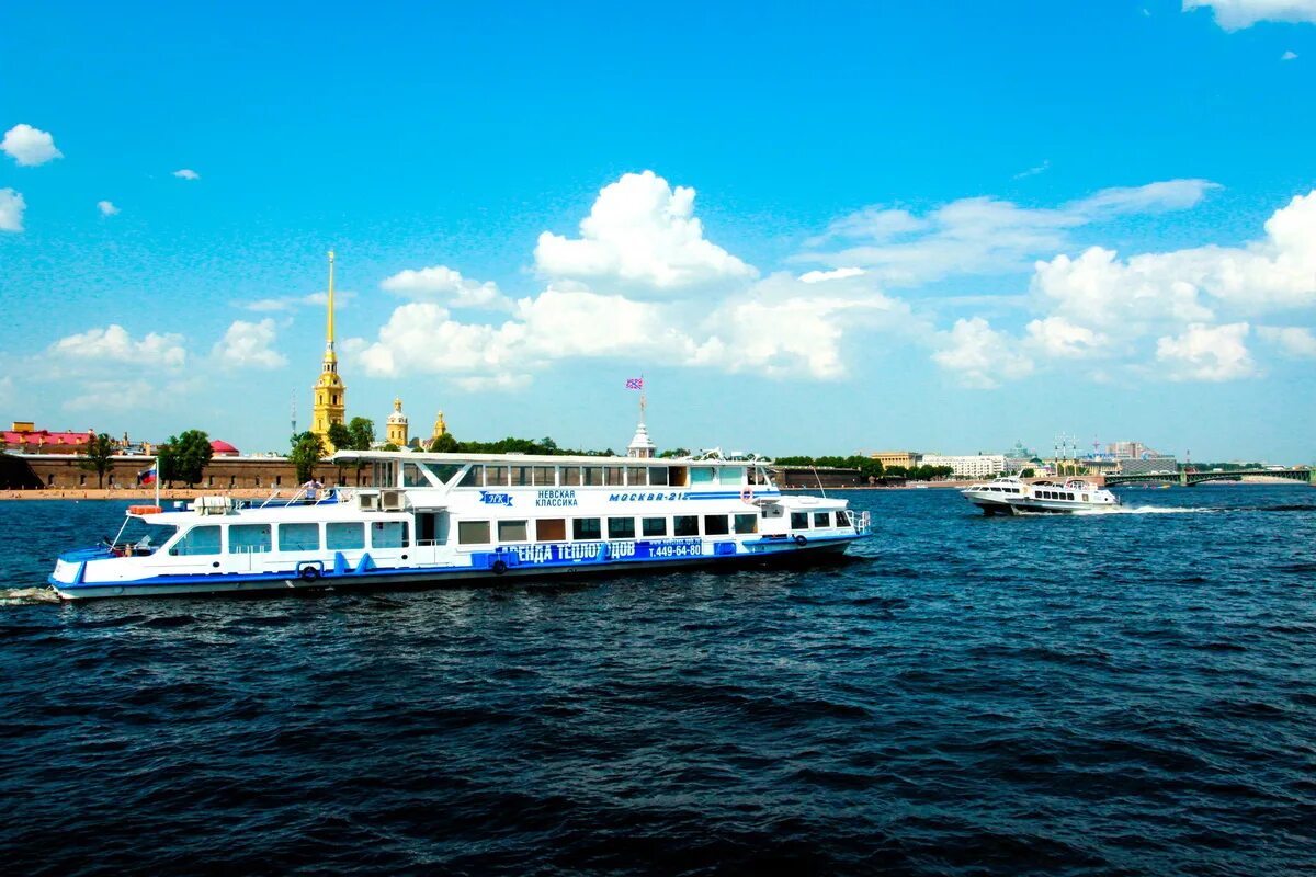 теплоходы класса москва. теплоход караидель санкт-петербург. двухпалубный теплоход класса «москва». «алексия» — двухпалубный теплоход. теплоходы класса москва.