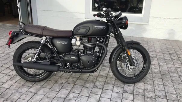 Guide t120. Мотоцикл триумф бонневиль т 120. triumph bonneville t120 black. triumph bonneville t120 black 2025. мотоцикл триумф бонневиль блэк.