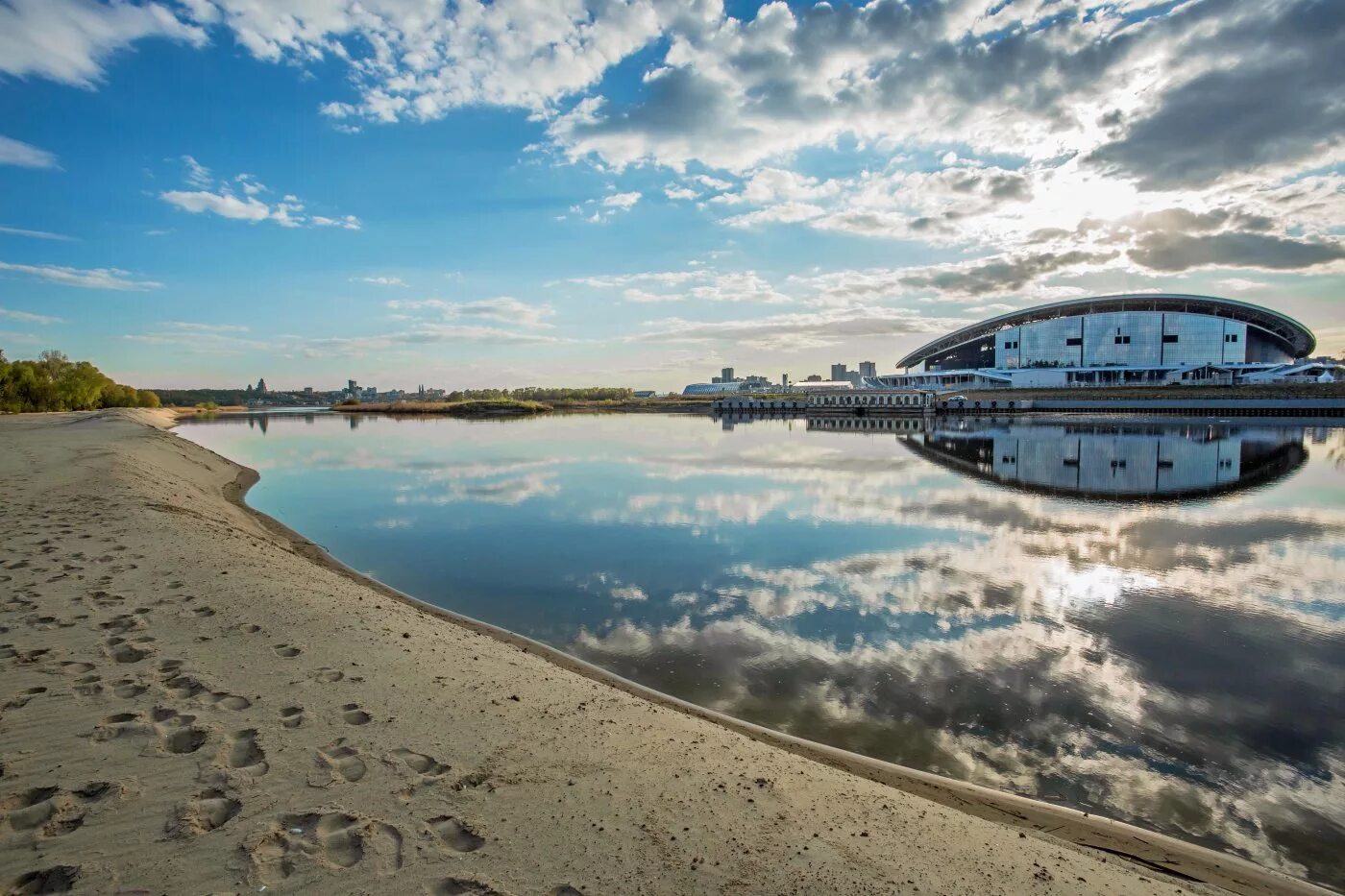 Река волга в казани набережная. Набережная реки казанки в казани. Река казанка в казани. Река казанка арский район. Набережная реки казанка в казани.
