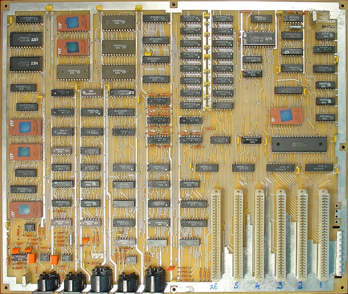 Платы ссср радиолома. Микросхемы с золотом. Скупка радиодеталей. Платы с чпу 2р22. Радиодетали, платы, приборы ссср.