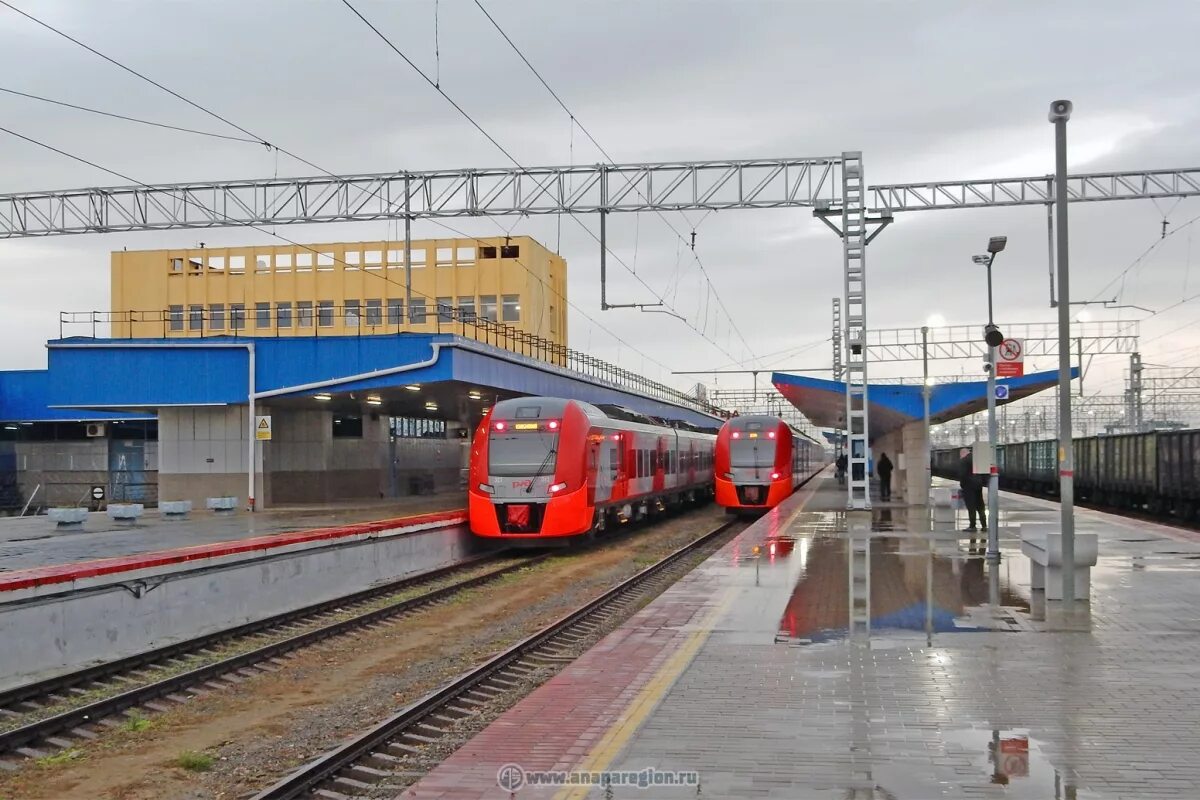 Жд вокзал сочи пути. Ласточка электропоезд краснодар сочи. Ржд краснодар 1. Вокзал краснодар 1. Ласточка таганрог краснодар.