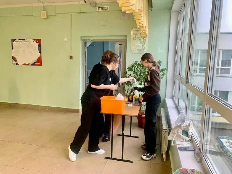 Школьное пространство движения первых в школах россии. Движение первых детская организация. 7sky москва интернет. Современный школьный интерьер. Пространство движения первых в школе.