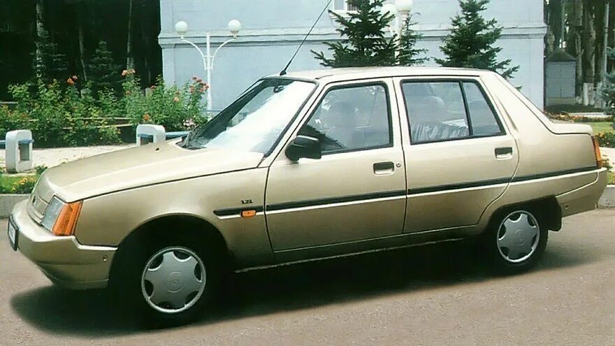 2. Заз славута красная. Славута новости. Славута заз 1103 полка багажника. Заз 1103.