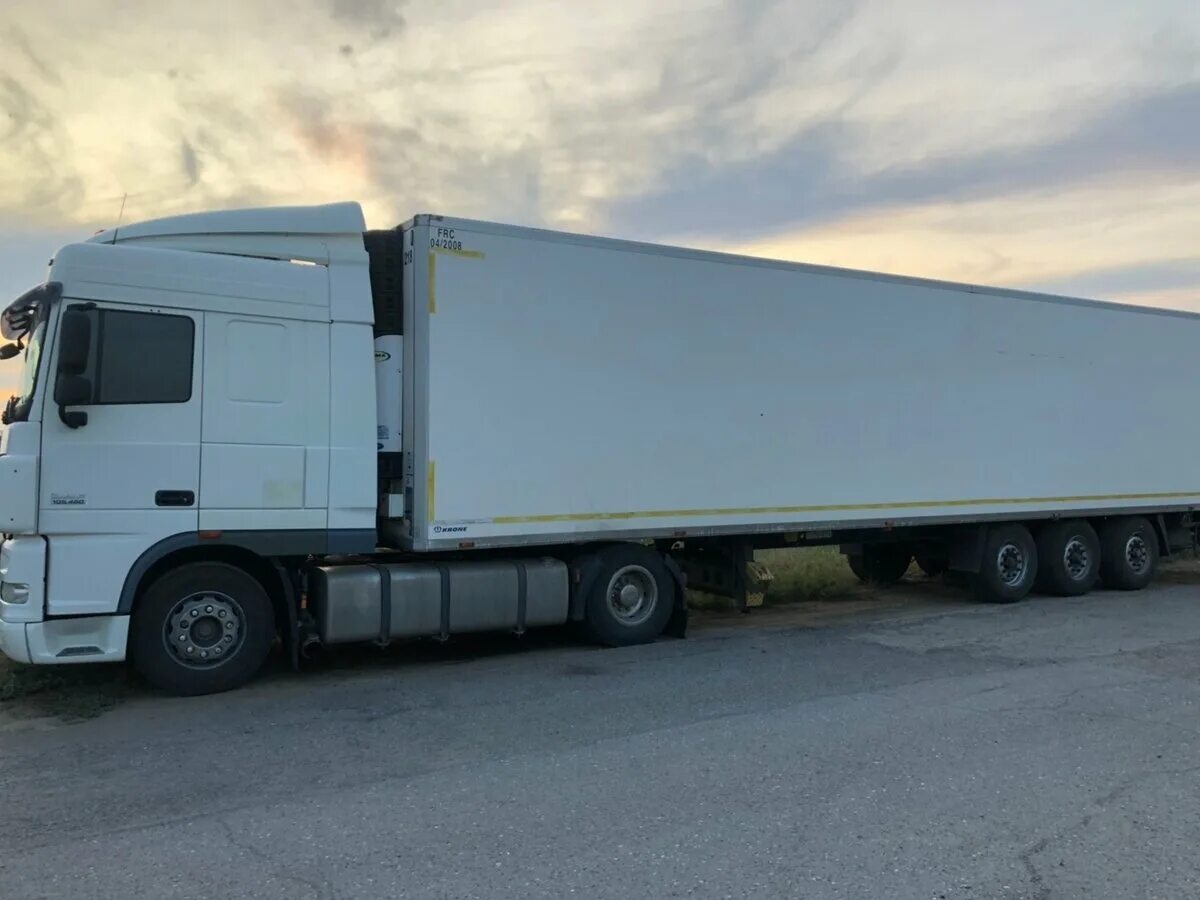 DAF XF 105 рефрижератор. DAF 105 С рефрижератором. DAF XF 105 белый. DAF XF 105 полуприцепом реф. Водитель авито краснодарский край