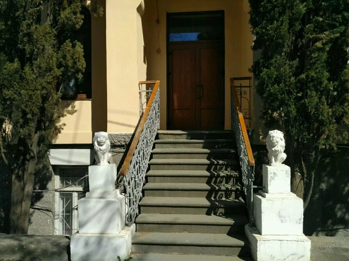 кавказская пленница дворец бракосочетания. саахов в кавказской пленнице. где снимали фильм призрак школа. орлиное гнездо кавказская пленница. кавказская пленница 1966 dvd.