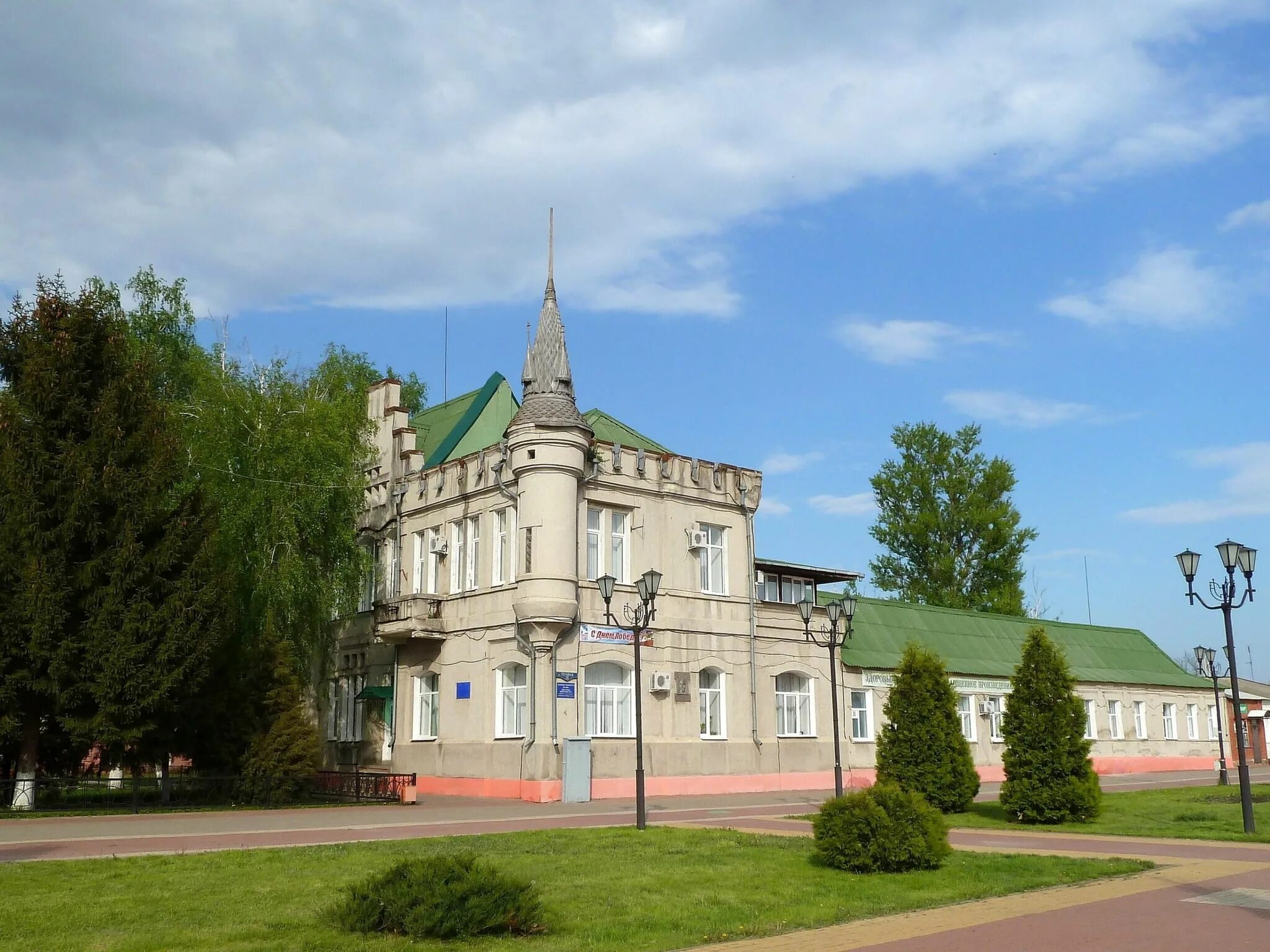 Дом купца Дмитренко Грайворон. Город Грайворон Белгородской области. Краеведческий музей Грайворон. Дом купца Дмитренко Белгородская обл.