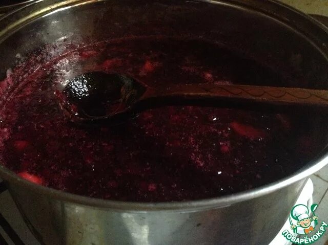 Варенье брусника с яблоками на зиму пятиминутка. Яблочно брусничное варенье. брусничный соус. аллергия на варенье брусничное. варенье на пару без сахара.