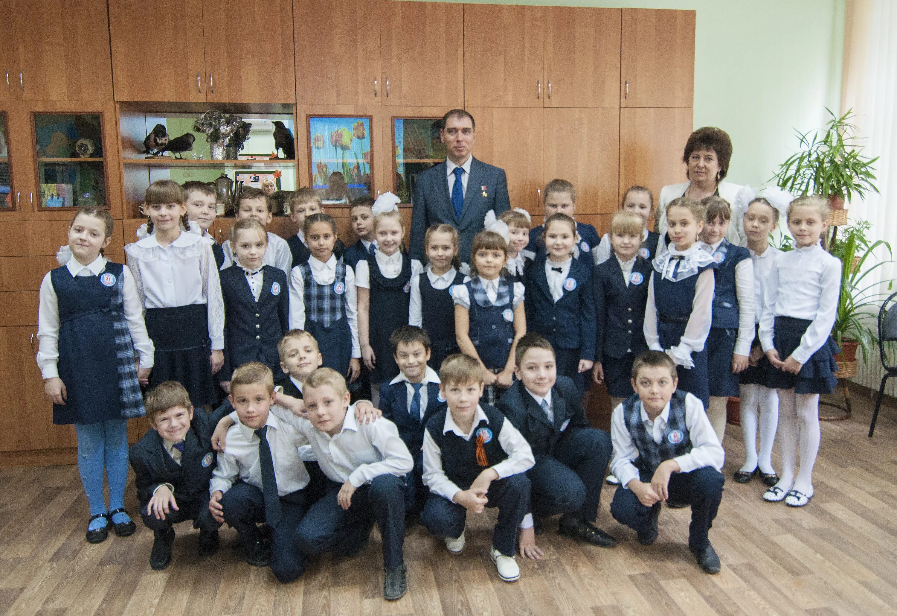 Подготовка к школе 33 школа тамбов. Учителя 36 школы тамбов. Прическа на последний звонок. Школа тамбовская область. Идти сегодня в школу в тамбове.