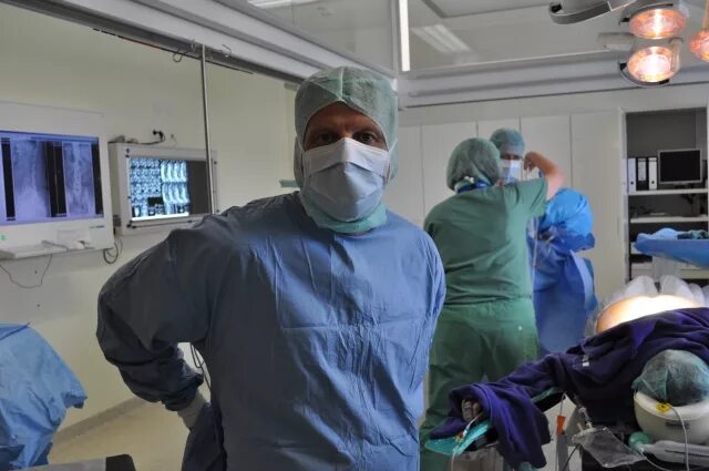 Нейрохирургия севастополь 1 горбольница. Врачи горбольница новороссийск. Нейрохирургия областная больница. Нейрохирург севастополь 1 горбольница. Нейрохирургия 1 горбольница.