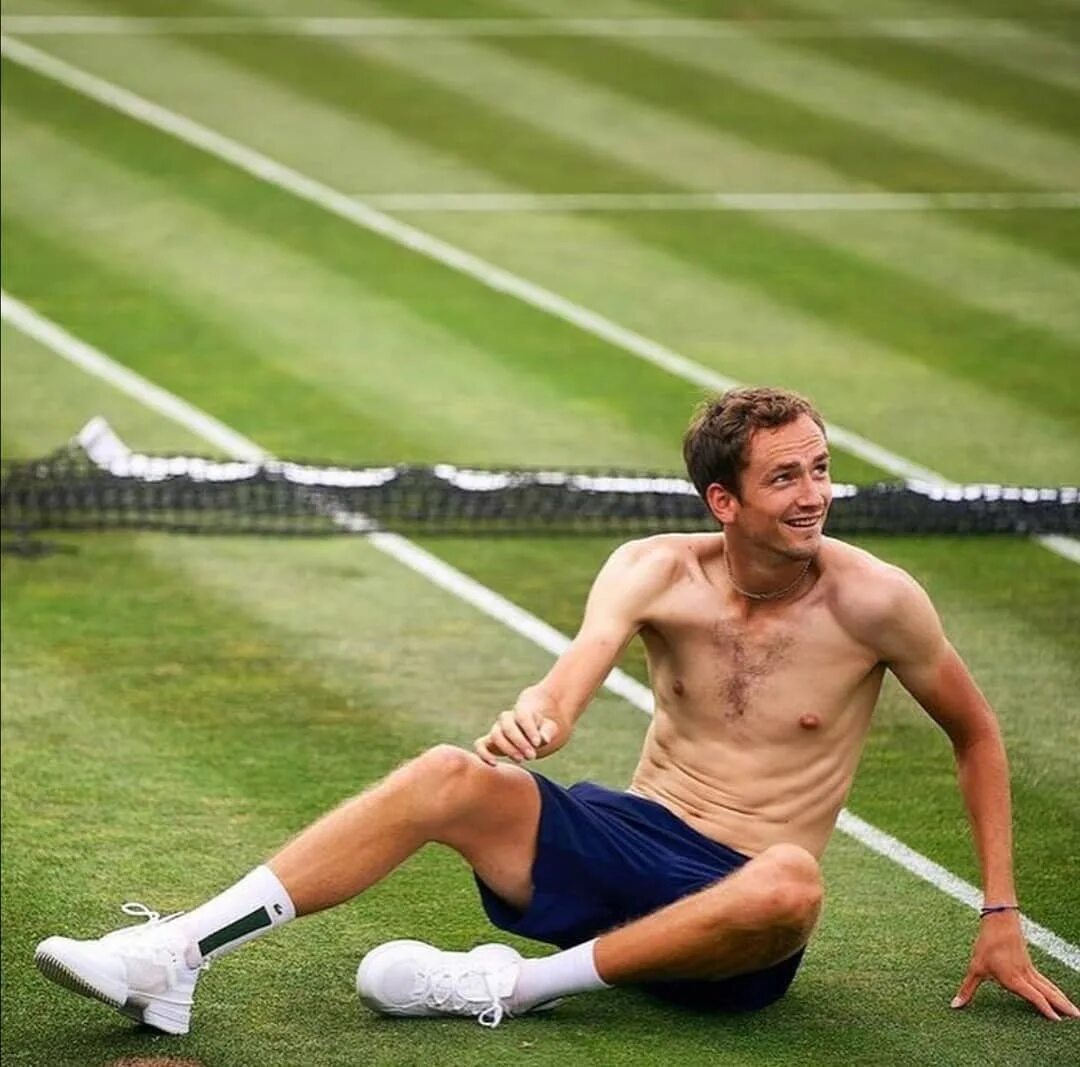 Дмитрий Медведев Голый