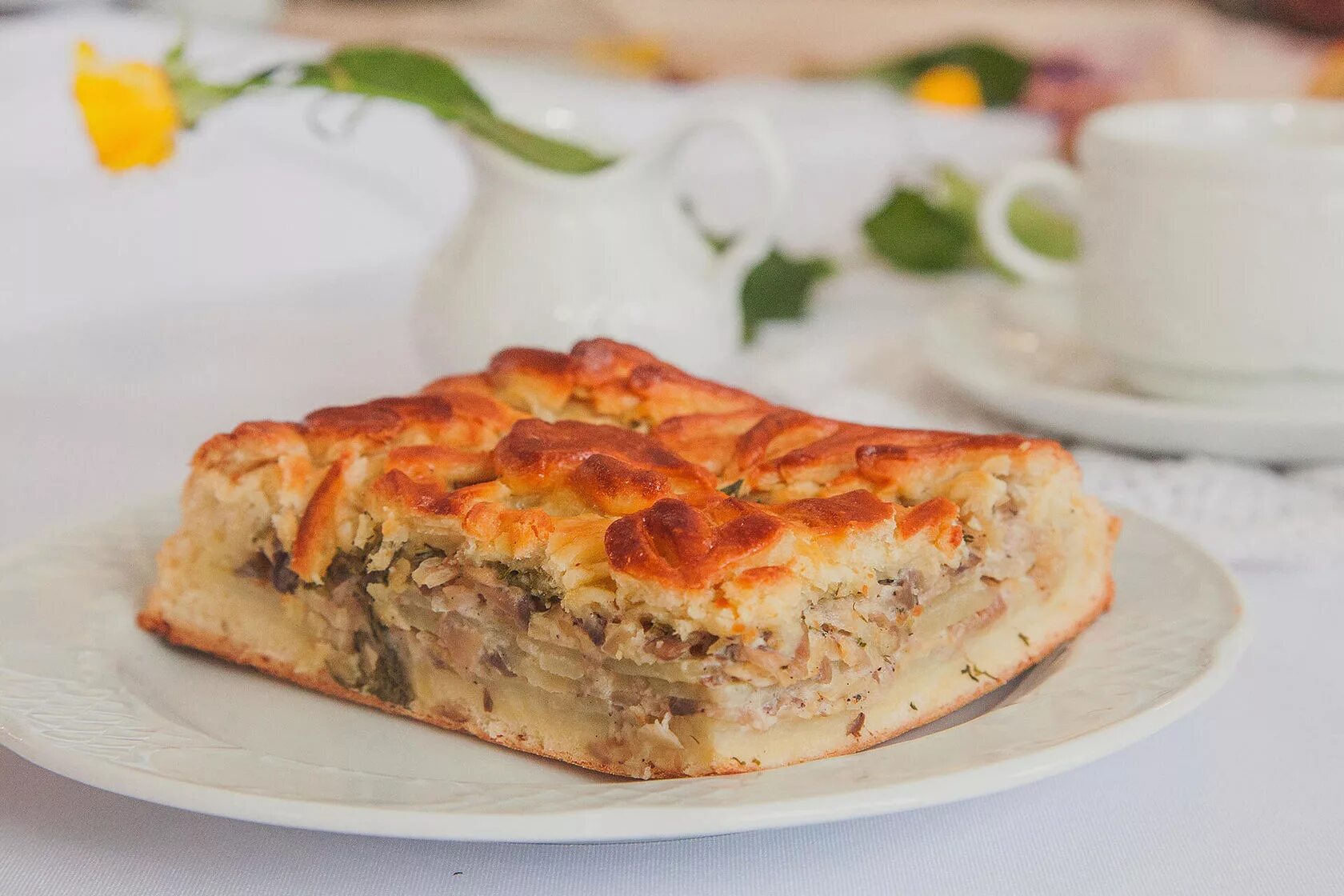 Как приготовить пирог с грибами и картошкой. Пирог картошка-грибы. пирог с картофелем и грибами. картофельный пирог с грибами. пирог с курицей и грибами и сыром.