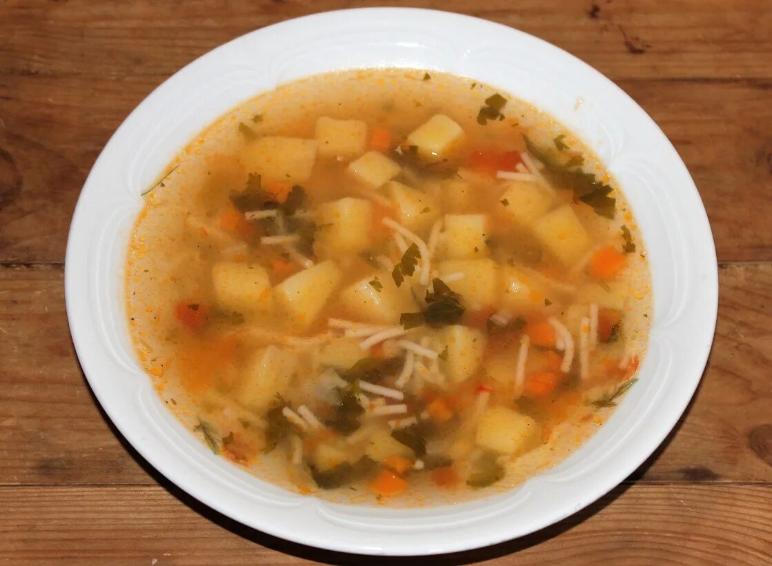 Суп с макаронами и мясом. Суп с макаронами. суп картофельный с овощами. суп с макаронными изделиями. суп картофельный с макаронными.