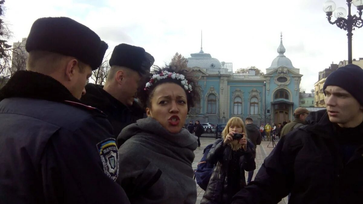 Фемен. Активистки Femen задержаны. Украинские активистки.