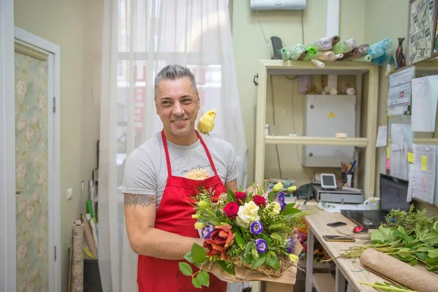 Цветы на соколе. Г сокол цветочный магазин. Санта флорист мытищи цветы кто хозяин магазина. Сокол паб. Флор магазин цветов москва.