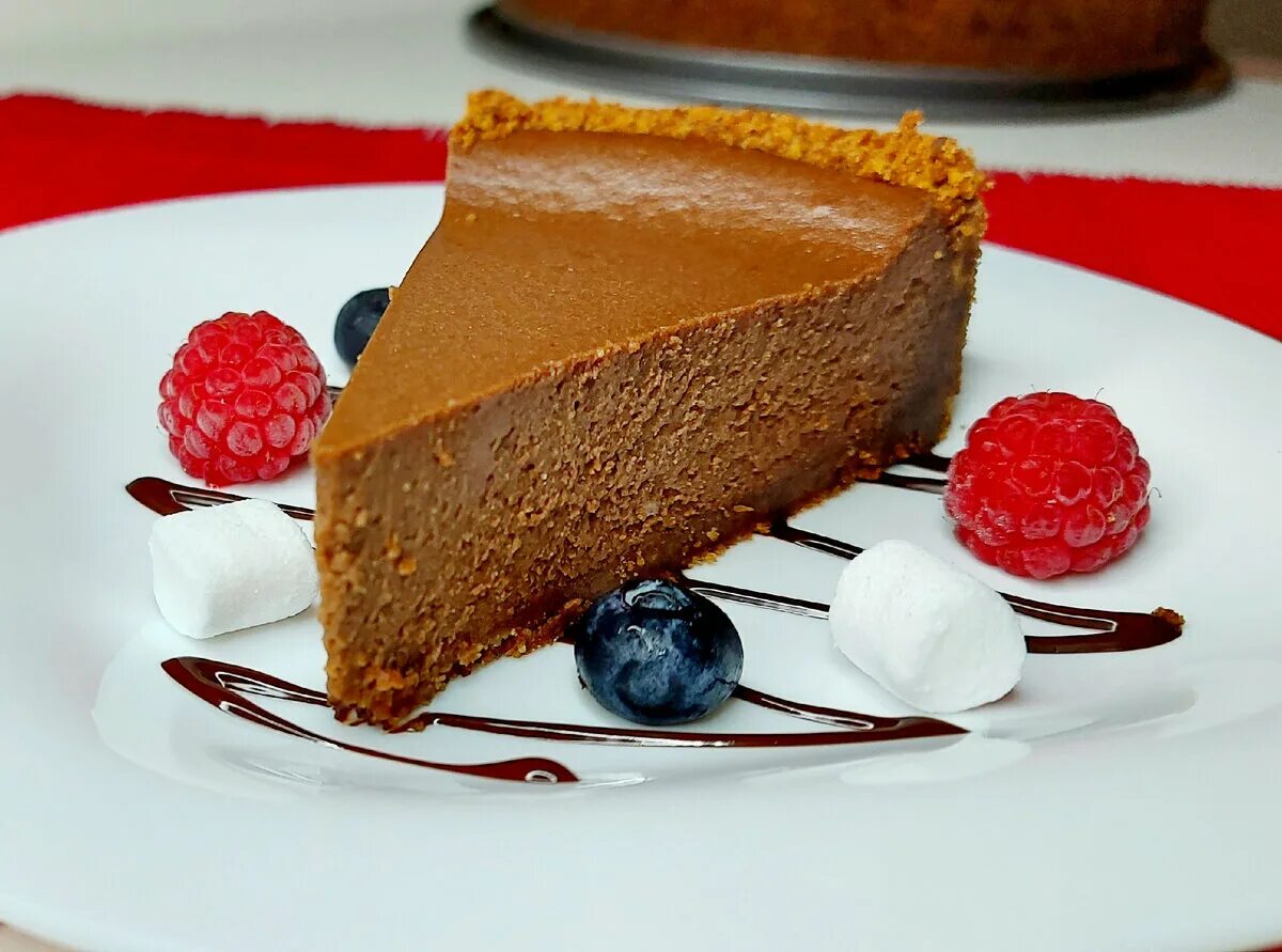 Чизкейк нью-йорк классический. Чизкейк вкусно и точка. Чизкейк шоколадный. Клубничный чизкейк ао вкусно и точка отзывы. Чизкейк с выпечкой.