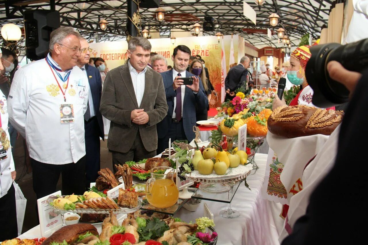 Сладости чувашии национальные. Чуваши национальное блюдо чувашии. Еду чр. Праздничный стол у чувашей. Традиционные блюда чувашии.
