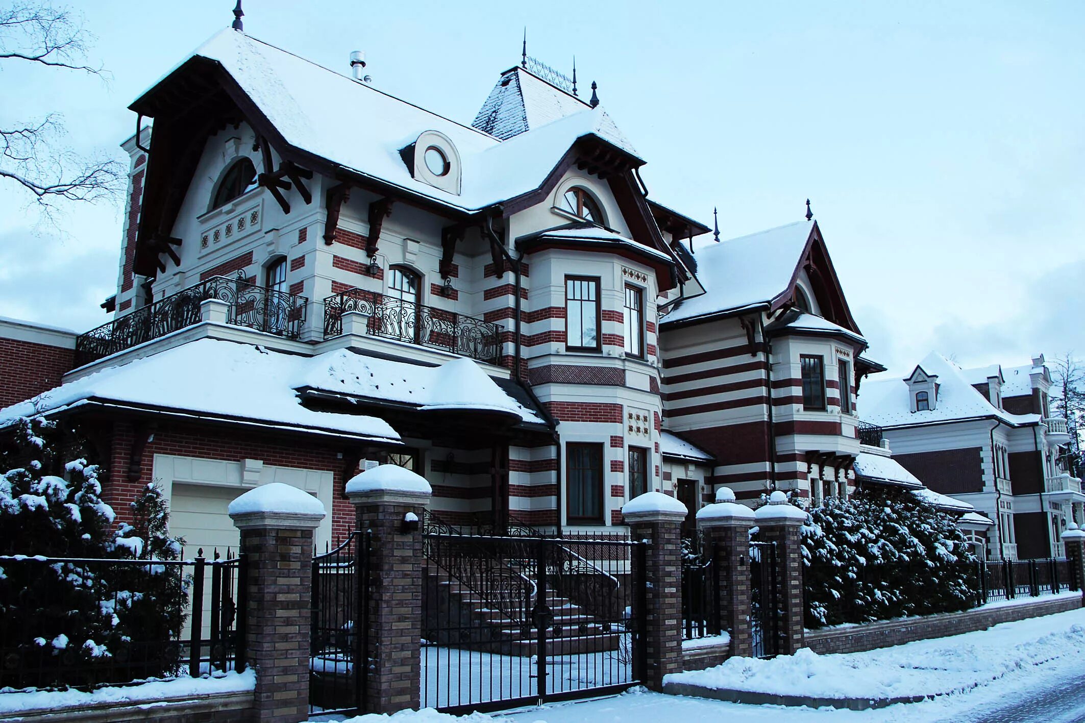 Купить таунхаус 327 м² по адресу село Жаворонки, коттеджный посёлок Трувиль - id