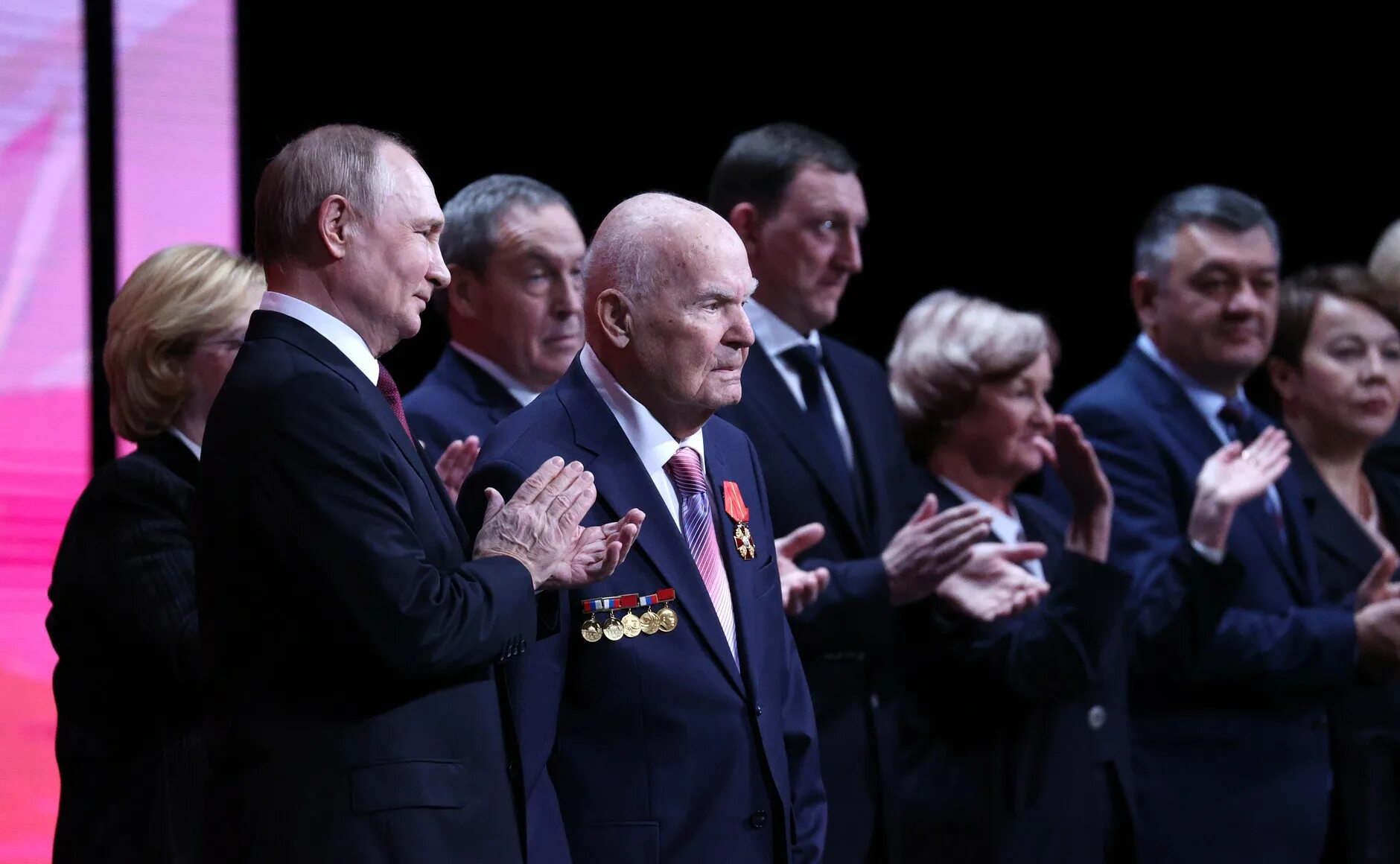 Церемония награждения на улице. Торжественный вечер в честь 20-летия вещания виасат. Валерия гарифуллина казань кфу. 75 лет фмба россии концерт в кремле. Казань универсиада среди вузов россии.