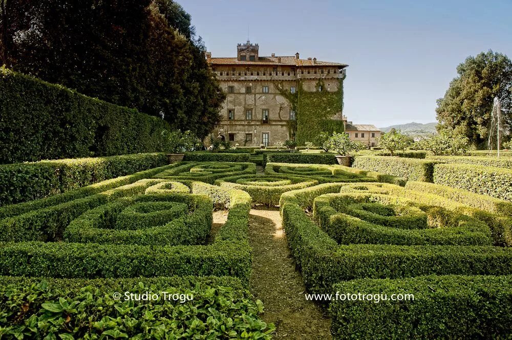 Castel Gandolfo сады. Вилла Капрарола Италия около Рима. Вилла Орсини Италия. Вилла Фарнезе ландшафт.
