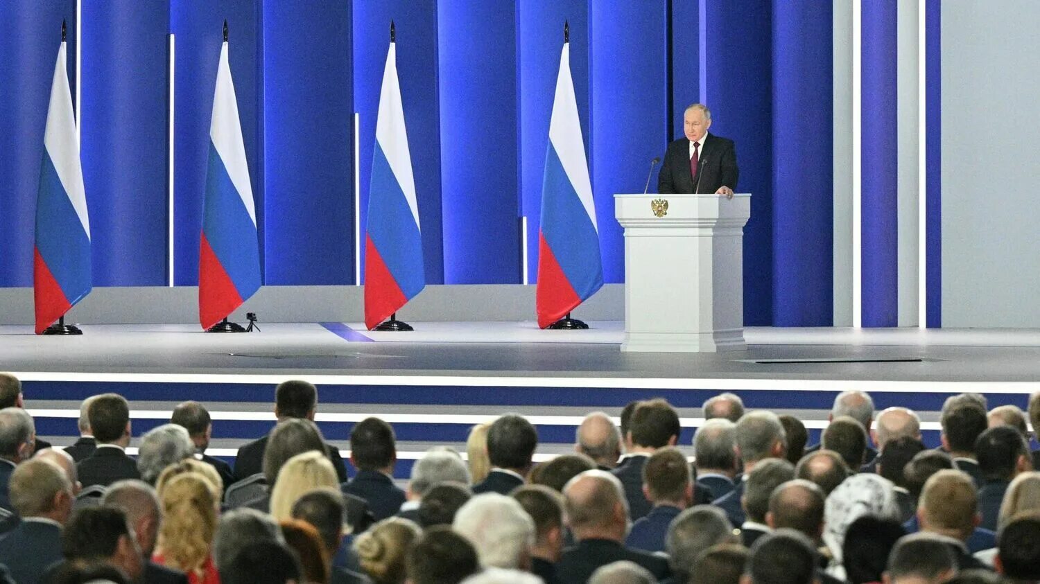 President 21. President 21. President 21. послание президента рф федеральному собранию рф. лицо путина.