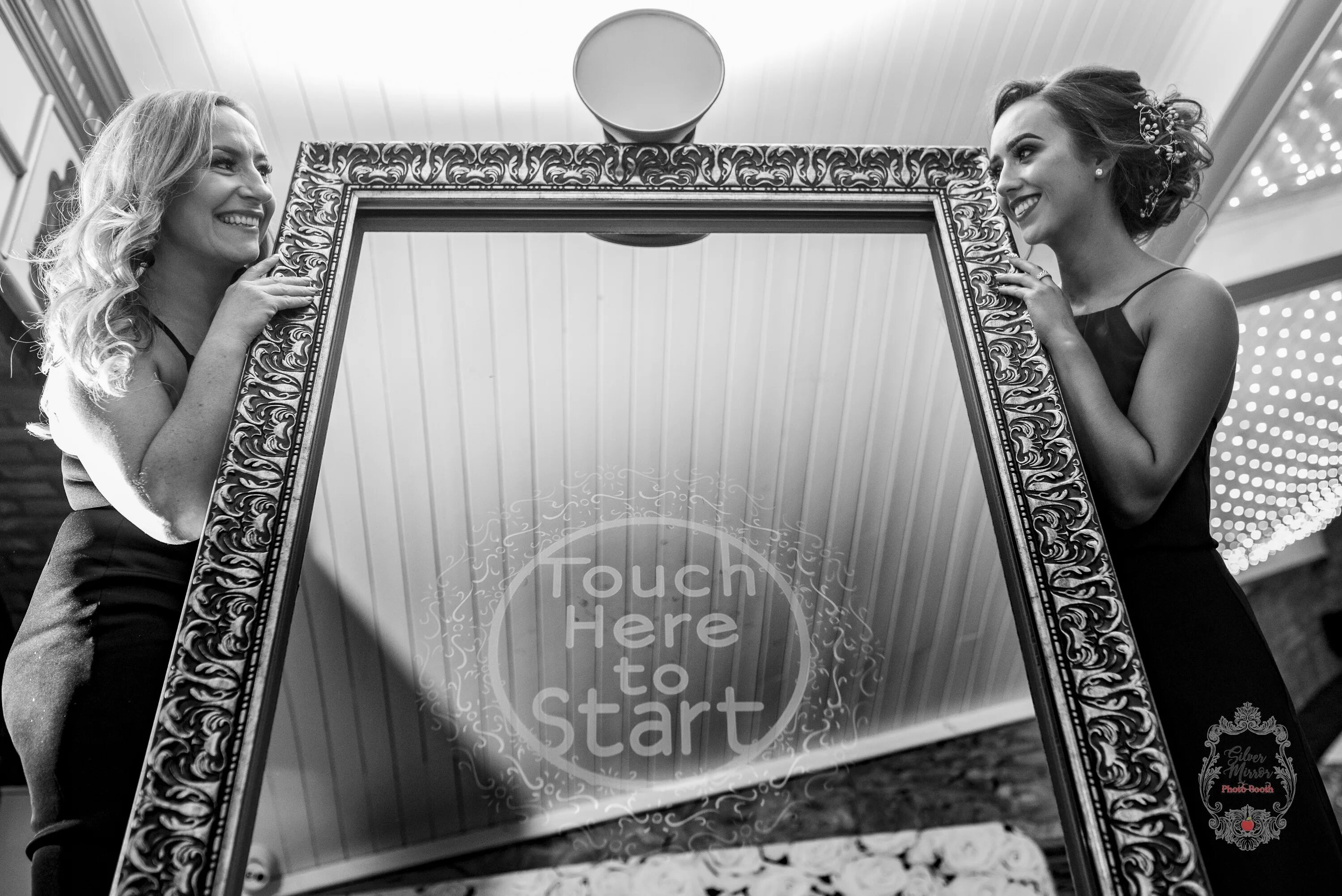 Как будет по английски зеркало. Mirror photo Booth. Wedding photo Booth. Рамка для фотографий из фотобудки. Magic Mirror photo Booth Rental los Angeles.