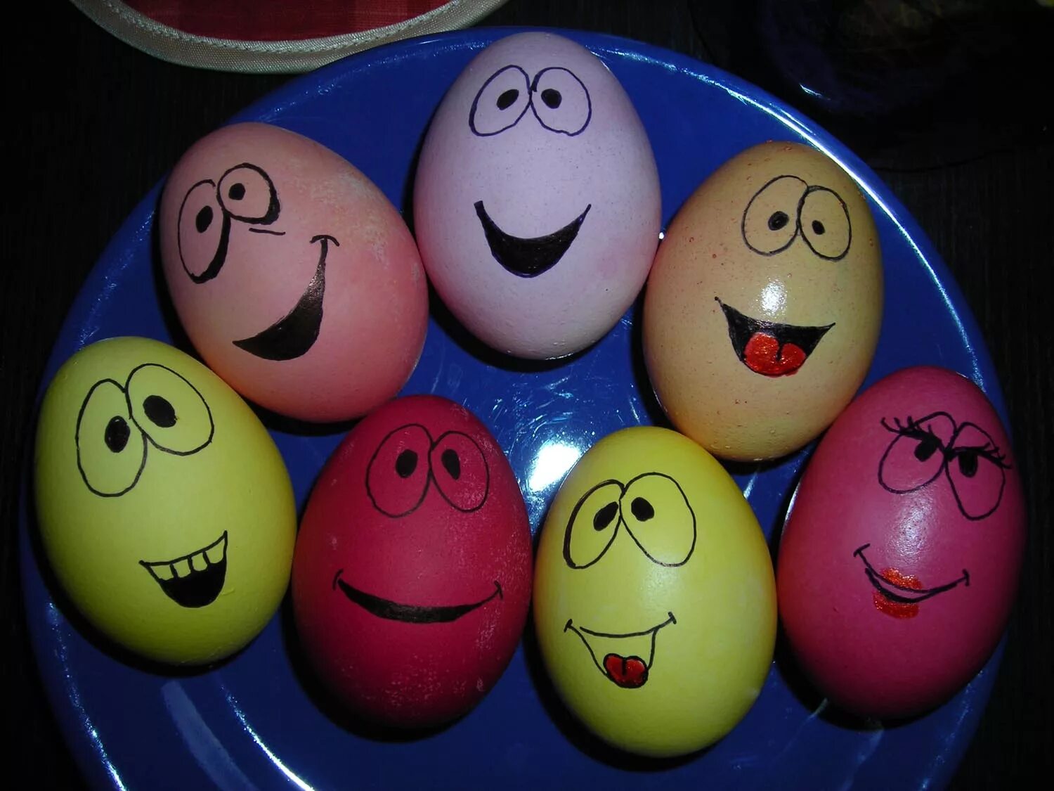 Как разукрасить яйца на пасху. Необычные яйца на Пасху. Необычно раскрасить яйца. Яйца на Пасху оригинальные идеи. Разрисованные яйца на Пасху.