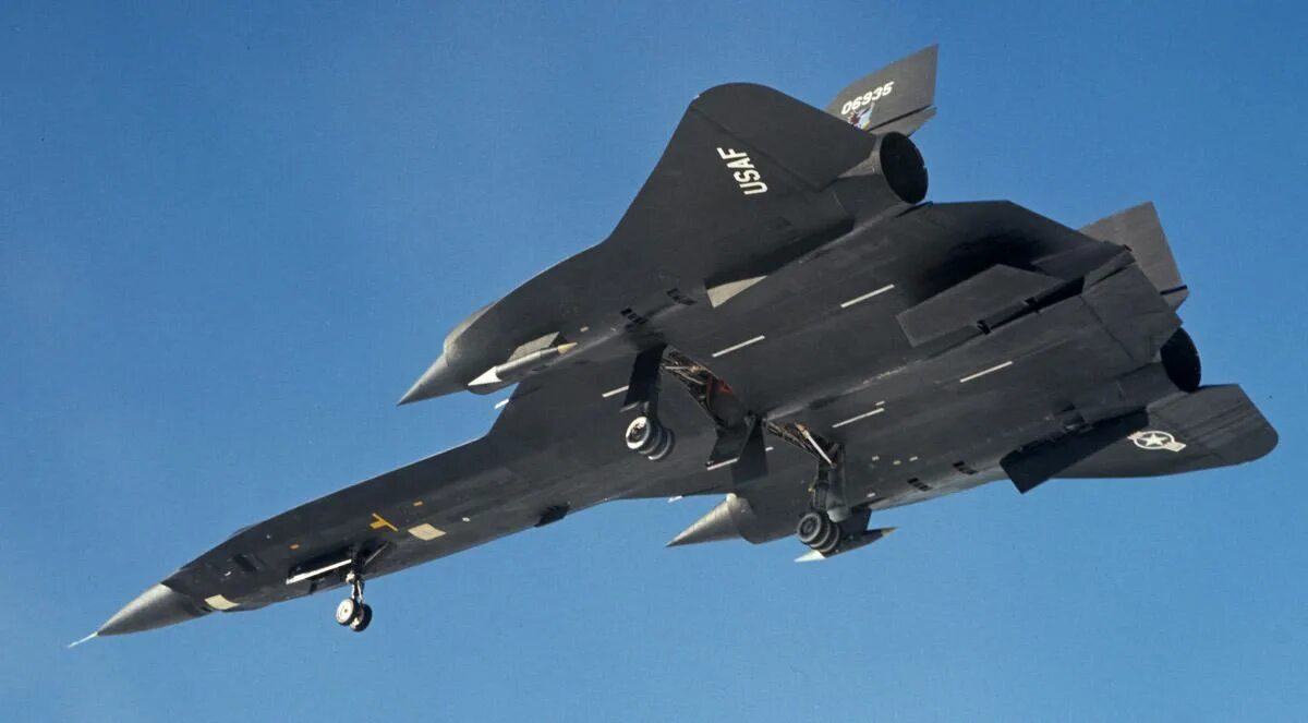 The sr. SR 71 Blackbird. Lockheed SR-71 Blackbird. Самолет разведчик США SR 71. SR-71 Blackbird черный Дрозд.