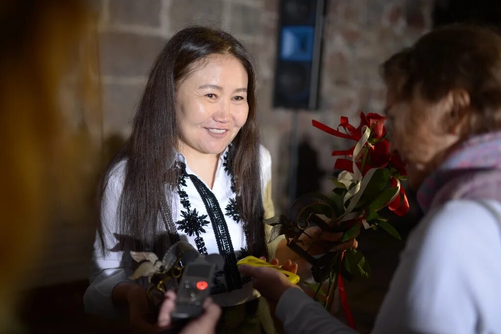 Дети метисы. Фильм кочегар якутка. Режиссер эверстова. Ян гэ тобол. Дочь якута.