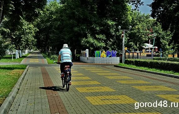 Покидать липецк. Мэр липецка. Покидать липецк. Пожарная машина и здание которое тушат. Мэр липецка.