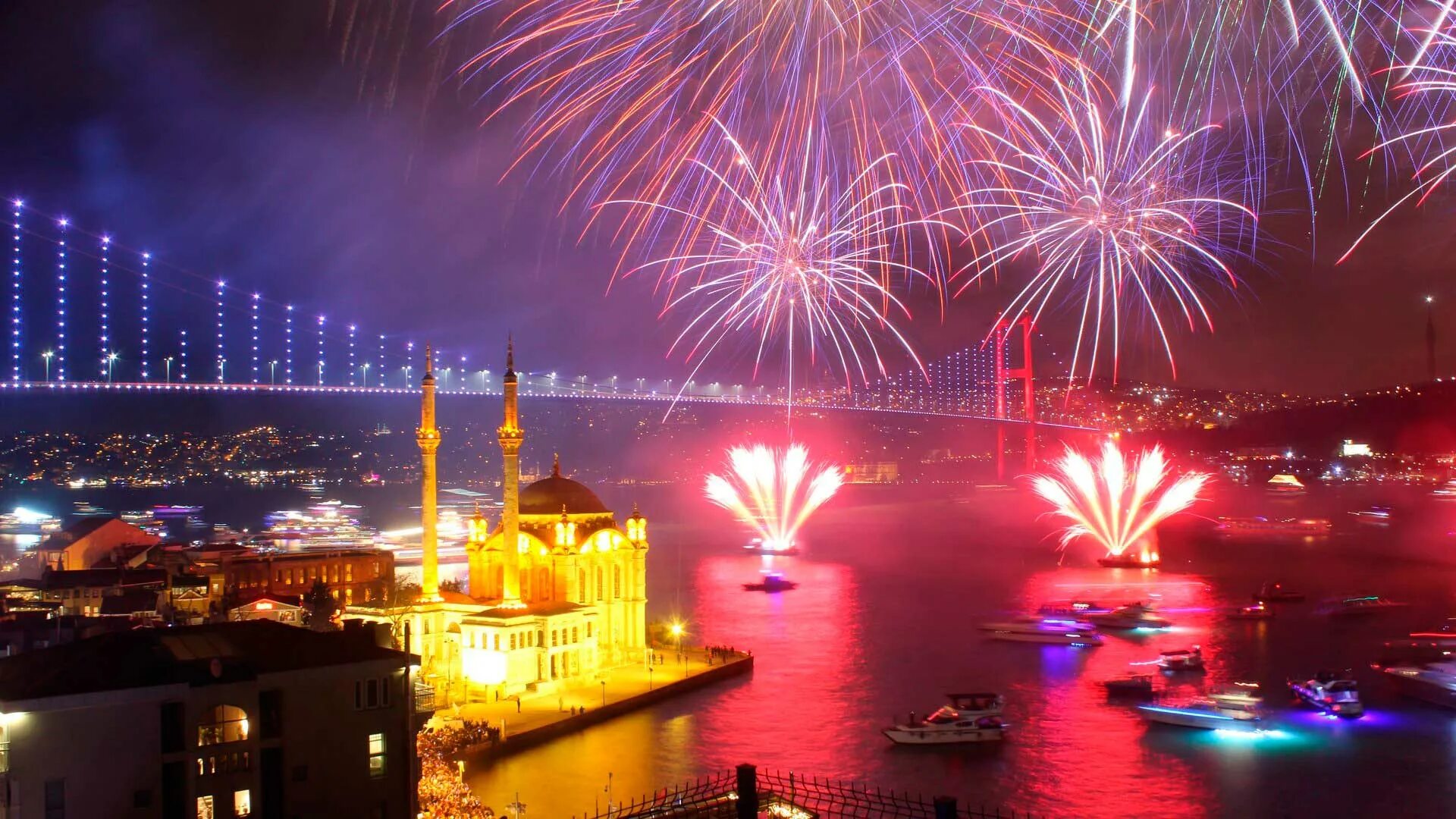 Праздники в стамбуле 2024. Стамбул 2023. Новогодний Стамбул 2022. Стамбул финал 2023. Стамбул новогодний Босфор.