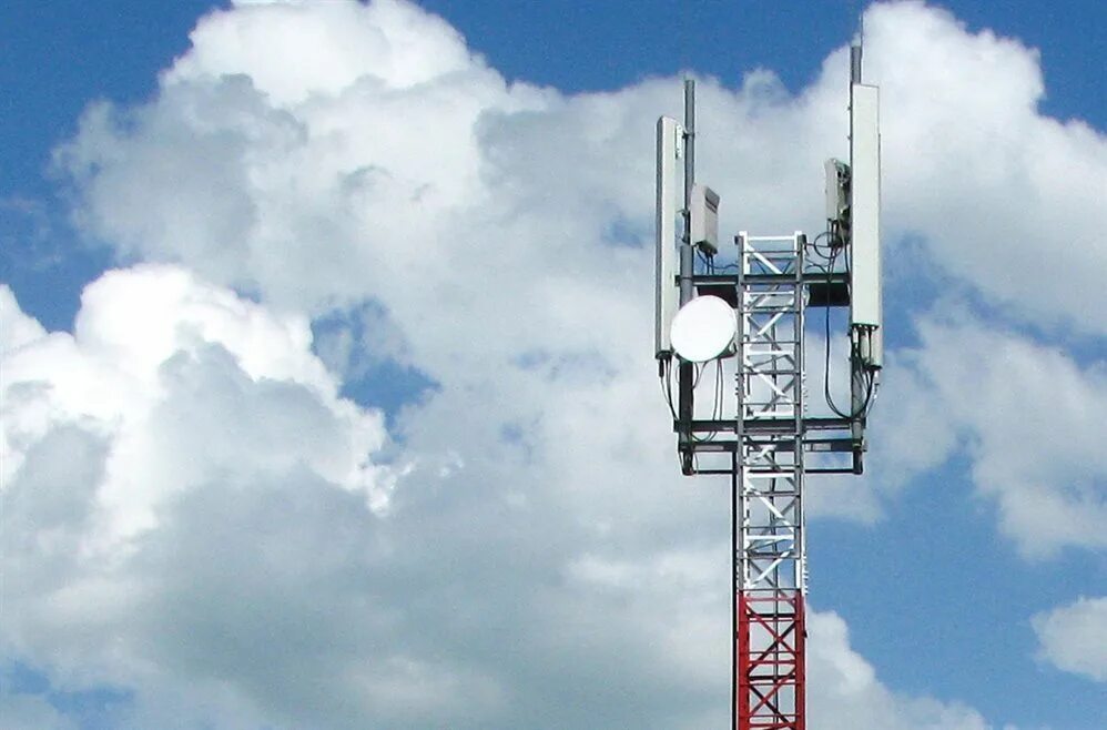 Базовая станция 4g LTE. Базовая станция сотовой связи стандарта 4g/LTE В деревне. ВОЛС К базовой станции. Вышка сотовой связи. Базовая станция 1 1 1