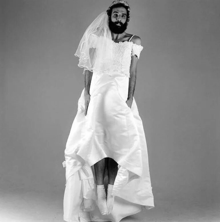 мужик в свадебном платье. мужское свадебное платье. мужчина в свадебном платье. мужик в свадебном платье. мужик в свадебном платье.