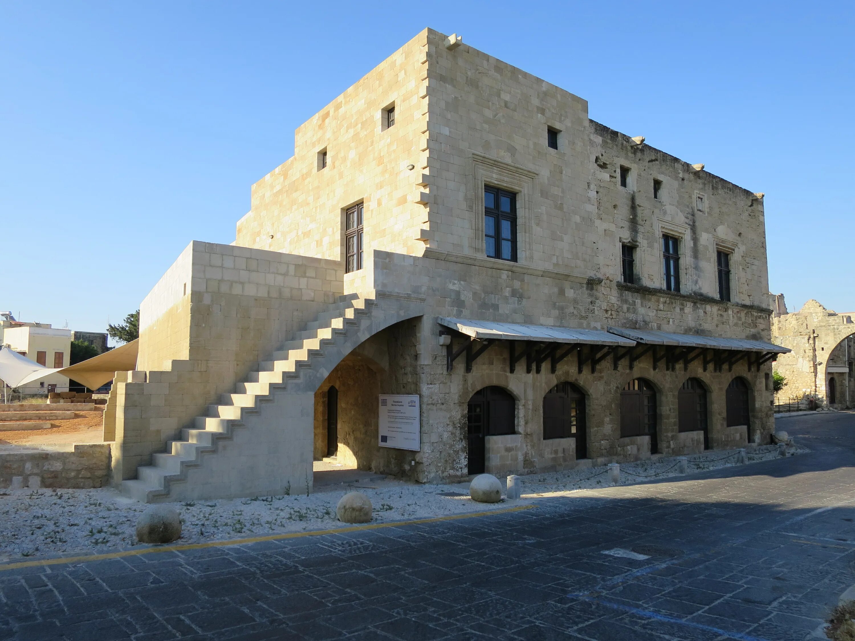 средневековье постройки город родос. греция средневековый город родоса. где хорошо сохранились средневековые постройки. родос средневековые постройки. город родос средневековые постройки.