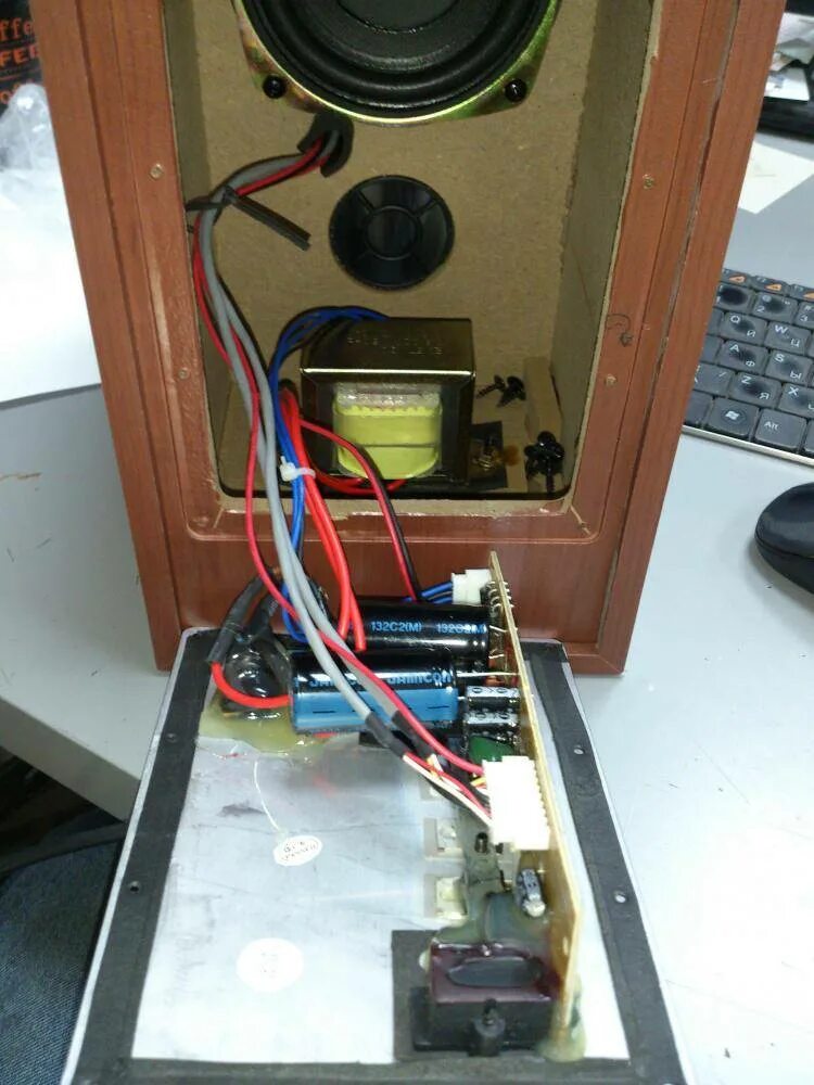Домашние колонки не работают. Колонки sven sps-820. sven sps-700 плата. сабвуфер sven sps 820. sven sps-820 низкочастотный динамик.