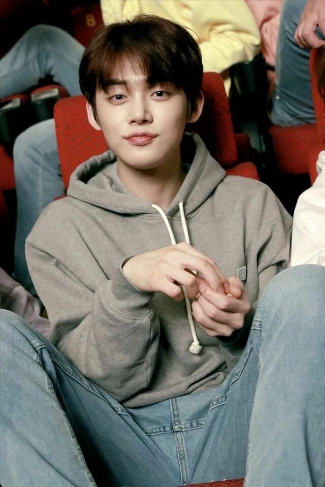Чхве ёнджун и со чанбин. Yeonjun boyfriend material. Ёнджун из txt. Boyfriend енджун. Boyfriend енджун.