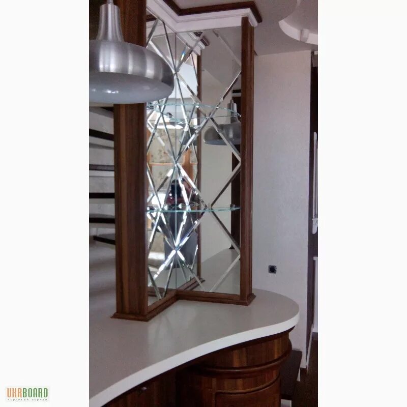 Зеркало гримерное в ванную. Зеркальная колонна. Зеркальное панно на стену. Фацет 20 мм на зеркале. Зеркальная плитка.