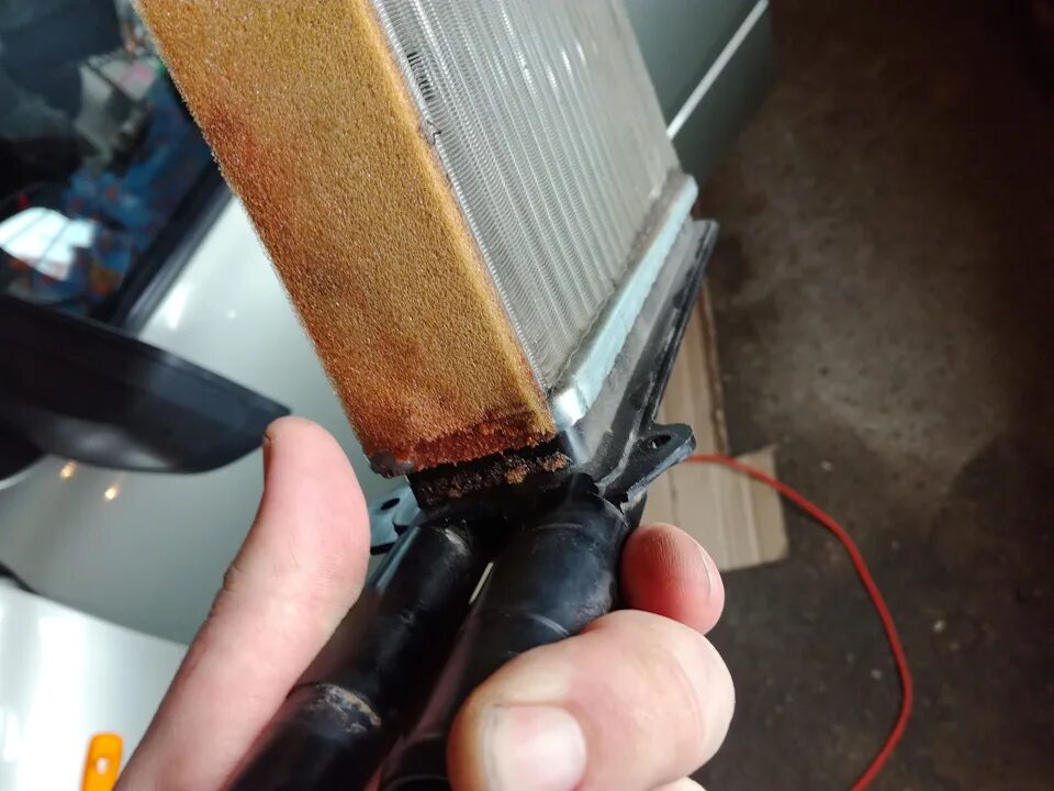 Как вытащить радиатор печки. Печка тойота 4 раннер. Как вытащить радиатор печки. Шевроле нива 2005 года радиатор печки салона. Замена радиатора печки smart 450.