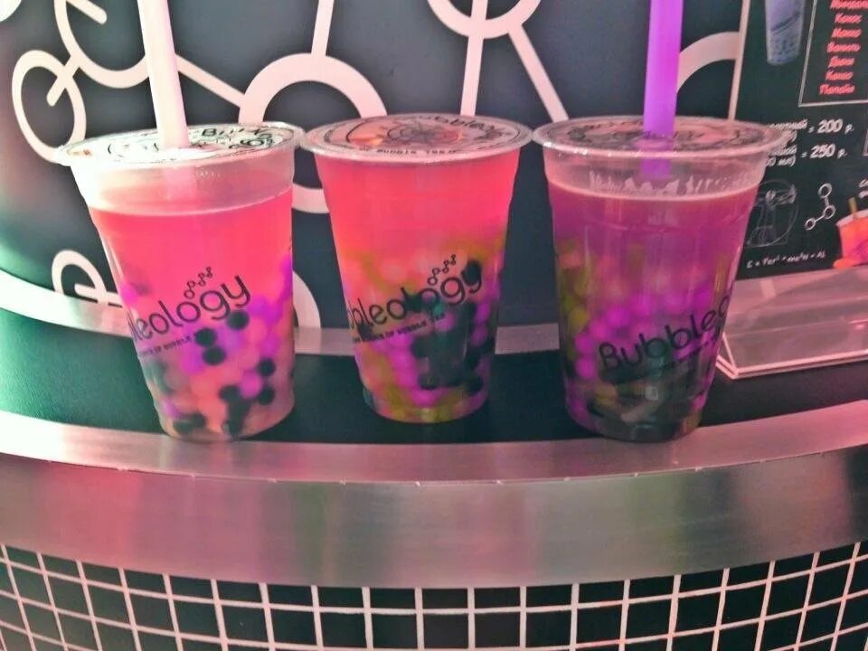 Где можно найти бабл ти. Bubble tea афимолл. бабл ти оренбург армада. bubble tea кафе москва. bubbleology коктейль.